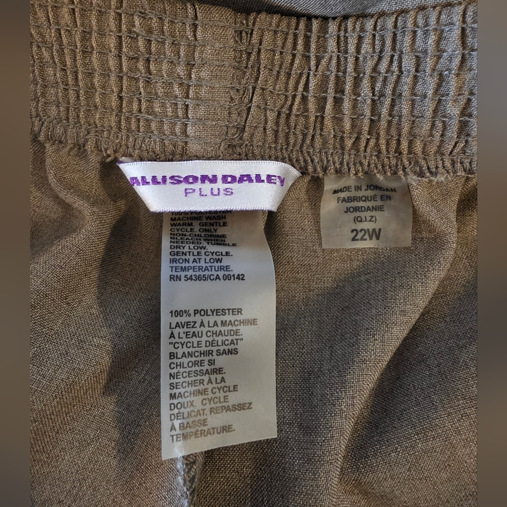 Woman's Casual Elastic-Waist Plus Size Pants in Taupe - Picture 3 of 3